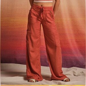 NWOT American Eagle Dreamy Drape Line Baggy Wide Leg Cargo Pant